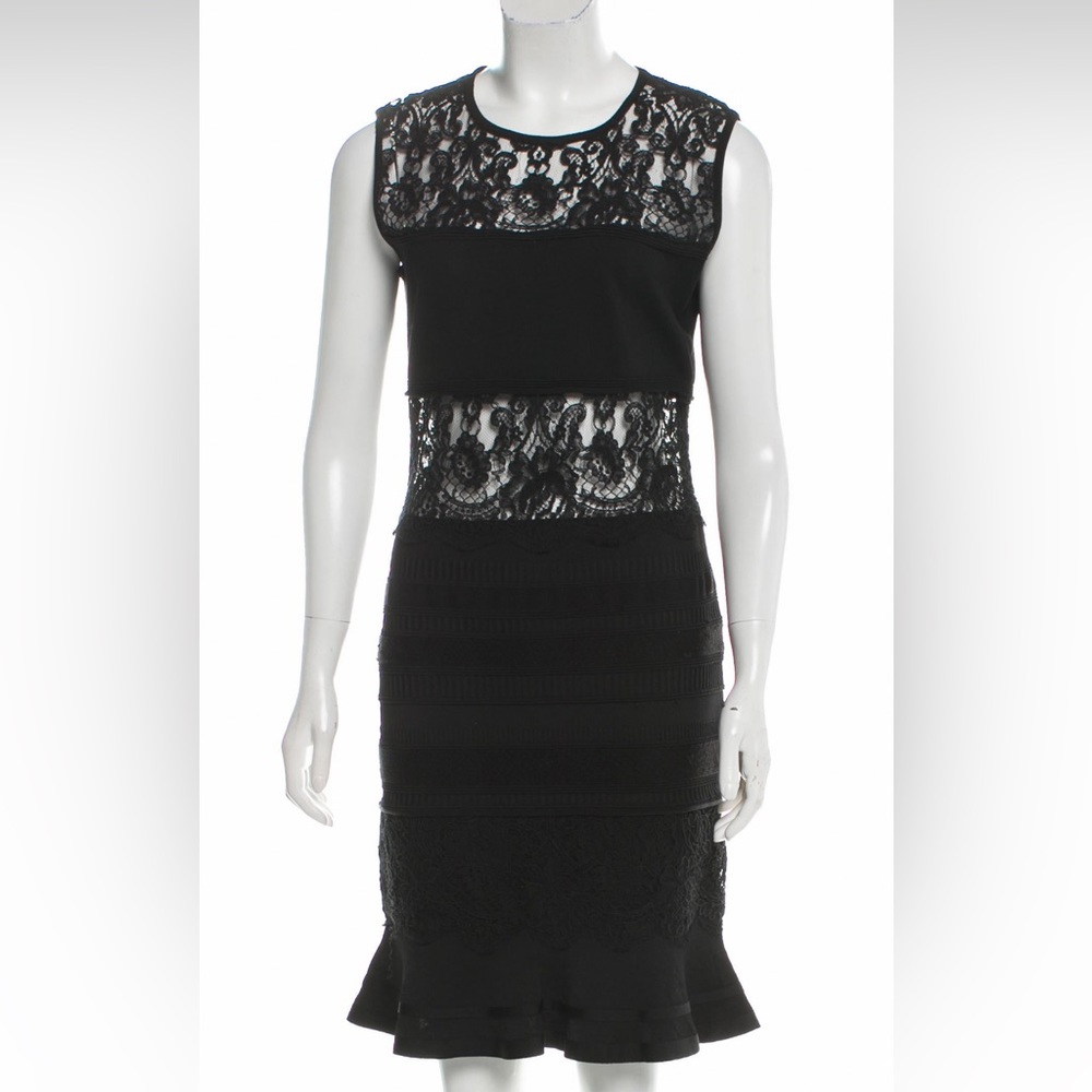 Roberto Cavalli
Lace-Trimmed Knee-Length Dress
Size: M I US6, IT42